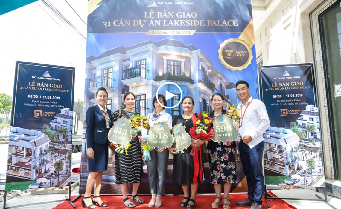 dat-xanh-mien-trung-handed-over-shophouse-keys-to-lakeside-palace-residents