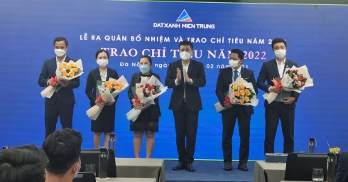 dat-xanh-mien-trung-bo-nhiem-cac-ca-nhan-xuat-sac-va-trao-chi-tieu-kinh-doanh-2022