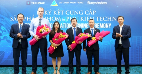 dat-xanh-mien-trung-group-signed-a-contract-to-supply-aluminum-products-technal-accessories-of-hydro-group