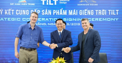 the-signing-ceremony-for-cooperation-between-dat-xanh-mien-trung-and-australia-s-leading-design-company-tilt-and-dominion-house