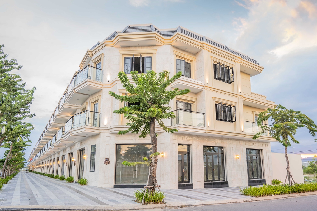 ĐẤT XANH MIỀN TRUNG TRAO SỔ HỒNG SHOPHOUSE 4 SAO CHO HÀNG TRĂM KHÁCH HÀNG