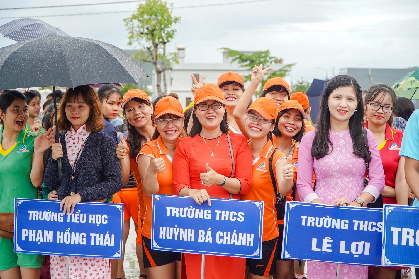 300 vận động viên tham dự Lễ khai mạc Giải bóng chuyền nữ One River Cup 2018