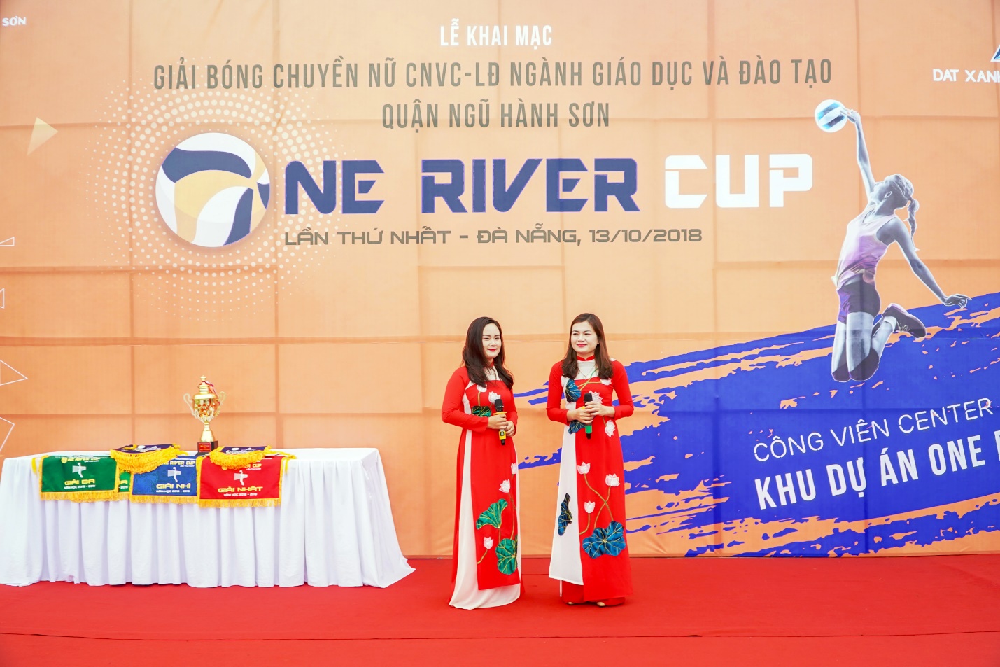 300 vận động viên tham dự Lễ khai mạc Giải bóng chuyền nữ One River Cup 2018