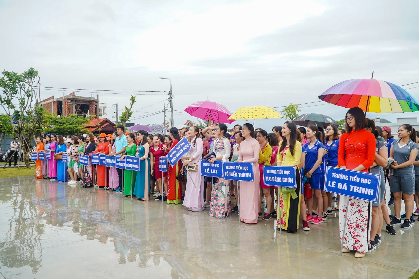 300 vận động viên tham dự Lễ khai mạc Giải bóng chuyền nữ One River Cup 2018