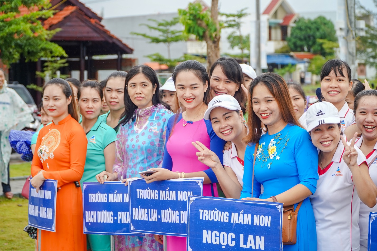 300 vận động viên tham dự Lễ khai mạc Giải bóng chuyền nữ One River Cup 2018