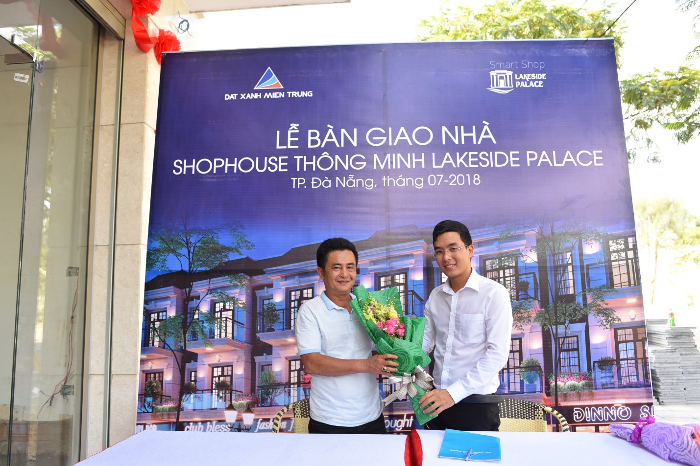 Đất Xanh Miền Trung bàn giao sổ đỏ cho cư dân Lakeside Palace